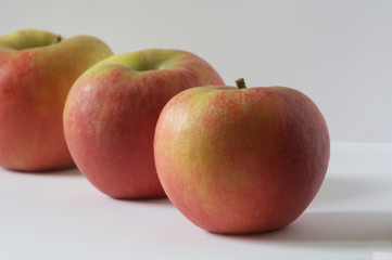 Äpfel in reihe