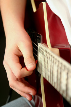 m&eacute;diator sur la guitare