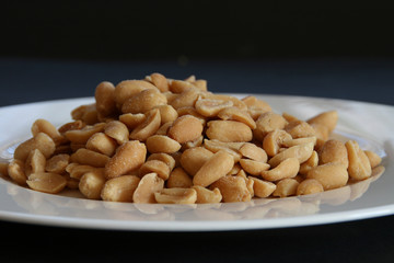 Erdnüsse gesalzen