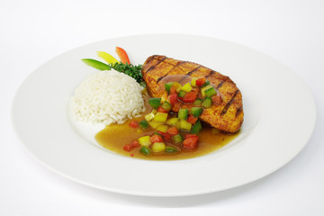 Hähnchenbrustfilet mit Paprikasoße und Reistimbale