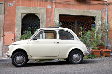 Little car in Rome - obrazy, fototapety, plakaty