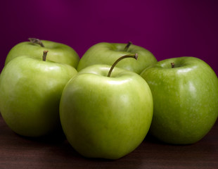 green ripe apples