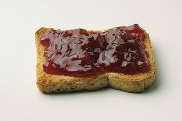 Fetta biscottata con marmellata