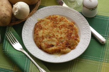 Patate in padella con cipolla e pancetta