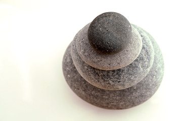 Monticule de pierres rondes