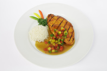 Hähnchenbrustfilet mit Paprikasoße und Reistimbale