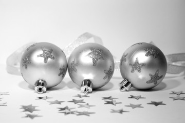 Three silver christmas balls with ribbon