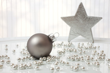 Weihnachtskugel mit Stern