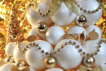 Vague de perles dorées