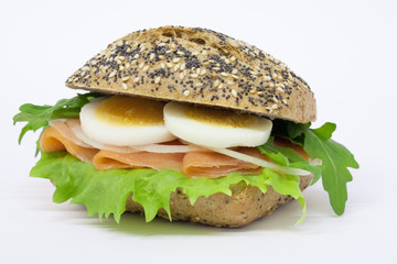 Körnerbrötchen mit Räucherlachs © Quade