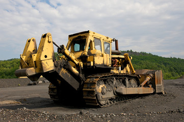 Industrial image of construction equipment at a coal mine.