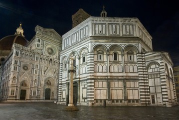 Firenze, notturna su Cattedrale e Battistero