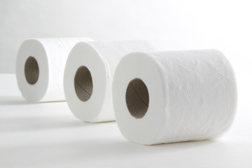 papel higiénico blanco rollos