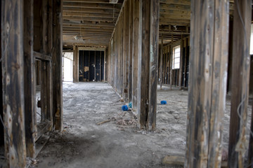 Fototapeta na wymiar Wewnątrz zniszczeniu domu po huraganie Katrina, Nowy Orlean