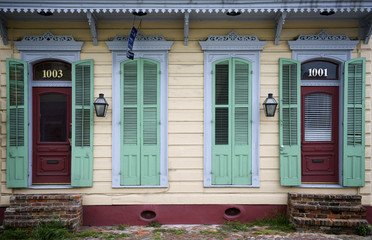 Fototapeta na wymiar Front domu w Nowym Orleanie