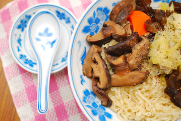 Chinese style vegetarian noodles