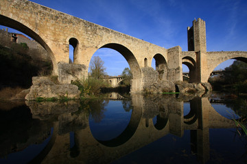 Cielo,puente y reflejo