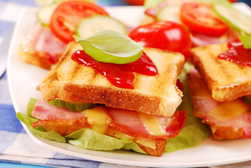 toasts with cheese,bacon and tomato