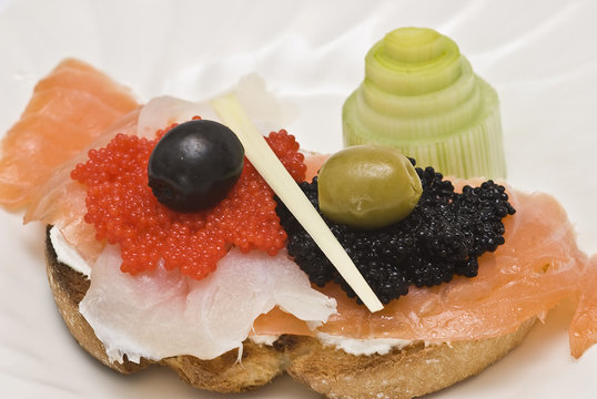Tosta de ahumados con caviar.