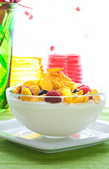 Corn flakes and fresh berries ..