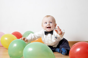 Fototapeta na wymiar little boy with baloons