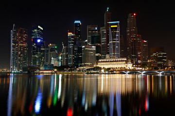Fototapeta na wymiar Central Business District of Singapore w nocy (w środku)