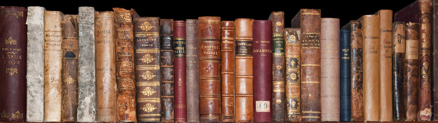 Alte Bücher im Regal