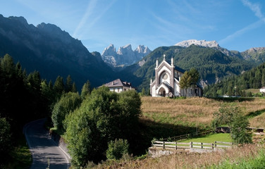 Tipica chiesa italiana - Dolomiti