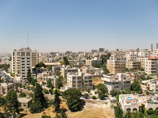 Selbstklebende Fototapeten Sonnige Stadt Amman © Alex Saveliev