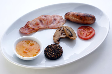 traditional irish breakfast on a large plate
