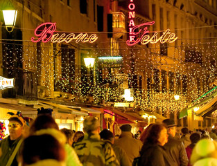 Naklejka premium Night street in Venice