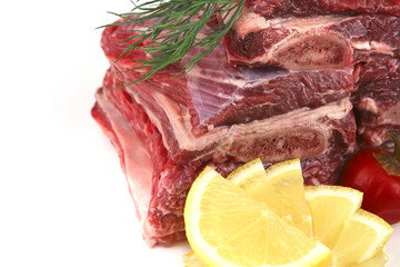 ribs with vegetables and lemon