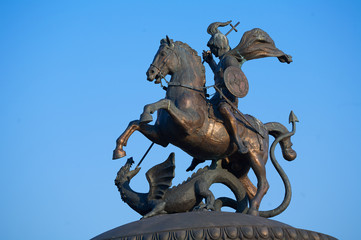 Fototapeta na wymiar Posąg św Jerzego, patrona placu Moskwy, Manezh