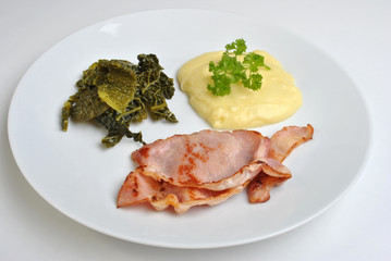 savoy cabbage with mashed potato and bacon