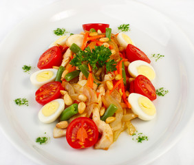 Fresh salad with vegetables and chiken
