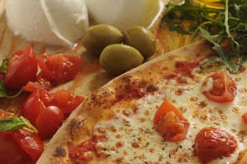 Pizza con ingredienti
