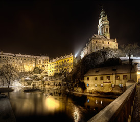 Burg bei Nacht mit Fluß - Langzeitbelichtung