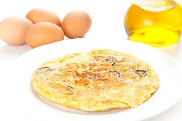 mushrooms olives and potatoes omelette