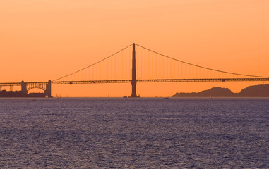 Fototapeta na wymiar Golden Gate Bridge at sunset