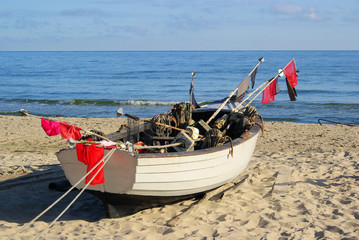 Fischkutter am Strand - fishing cutter on the beach 14