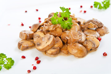 pilzgericht mit champignons