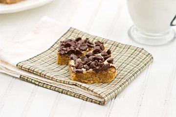 Peanut Butter Chocolate Chip Bars