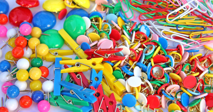 mat&eacute;riel bureau &eacute;cole : punaises,pinces,trombones...