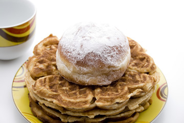 Krapfen und Waffel