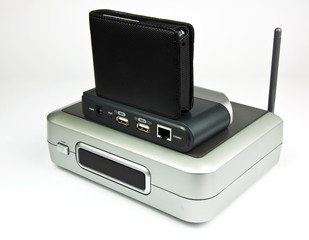 Obraz premium concept of wireless router connected to external remote media