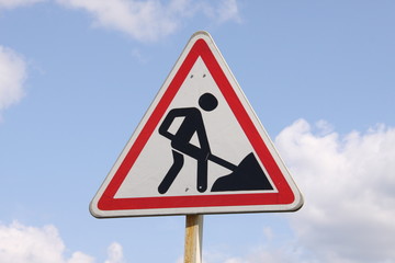 Warnschild an einer Fernstraße Richtung Ural - Russland