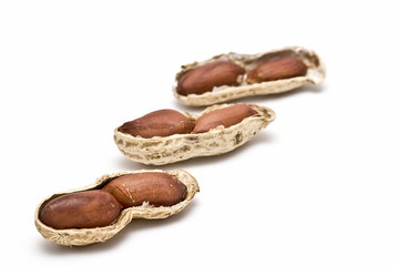 Cacahuetes a la mitad.