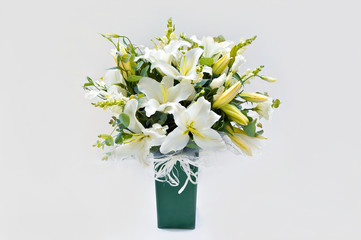 Naklejka premium Flower vase white lilies
