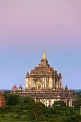Fototapeta premium Thatbynniu temple, Bagan at Sunset, Myanmar.