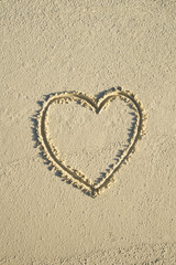 coeur dans le sable